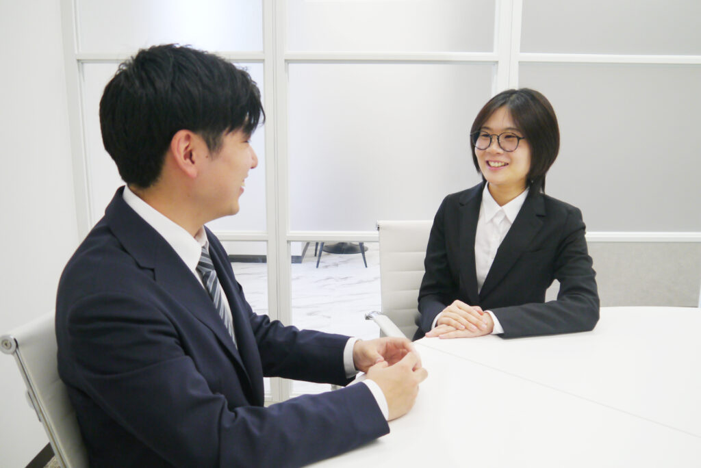 D4cプレミアム 新卒研修の声 対談の様子04