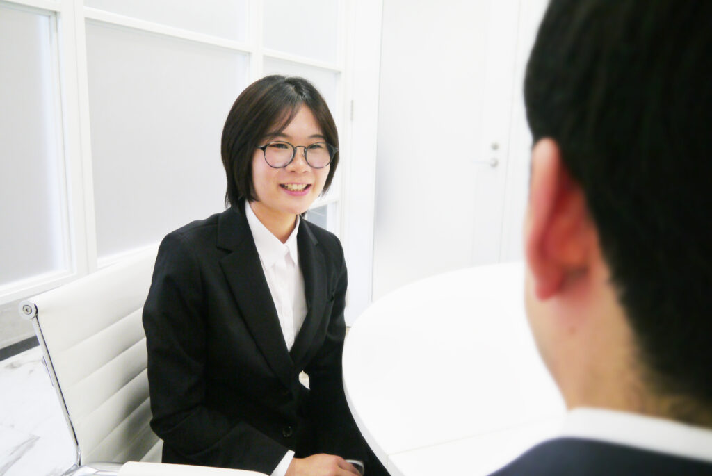 D4cプレミアム 新卒研修の声 対談の様子01